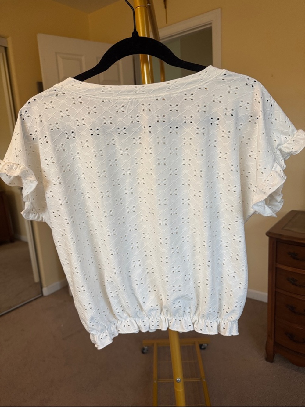 Hiatus White Eyelet Ruffle Hem Crop Top - Picture 2 of 2